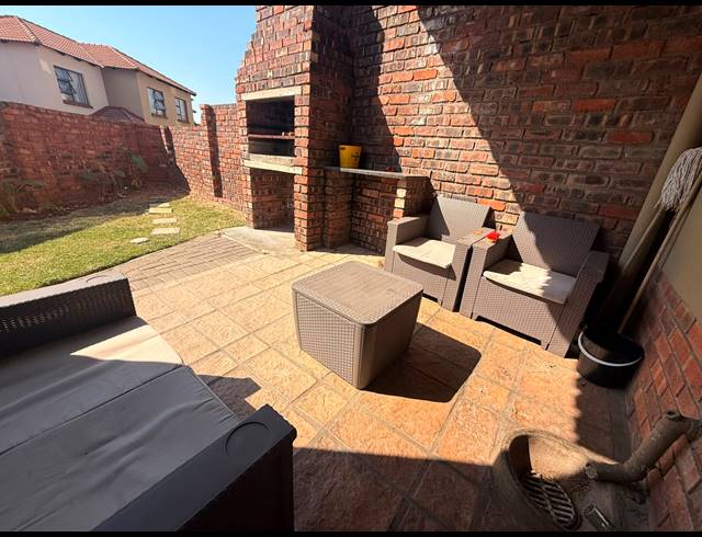 3 BEDROOM TOWNHOUSE FOR SALE IN WATERVAL EAST